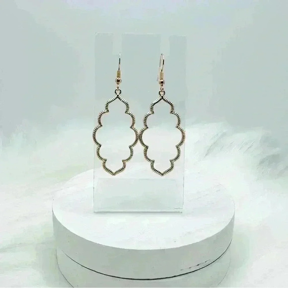Gold Lantern Like Shape Earrings - Picture 4 of 6